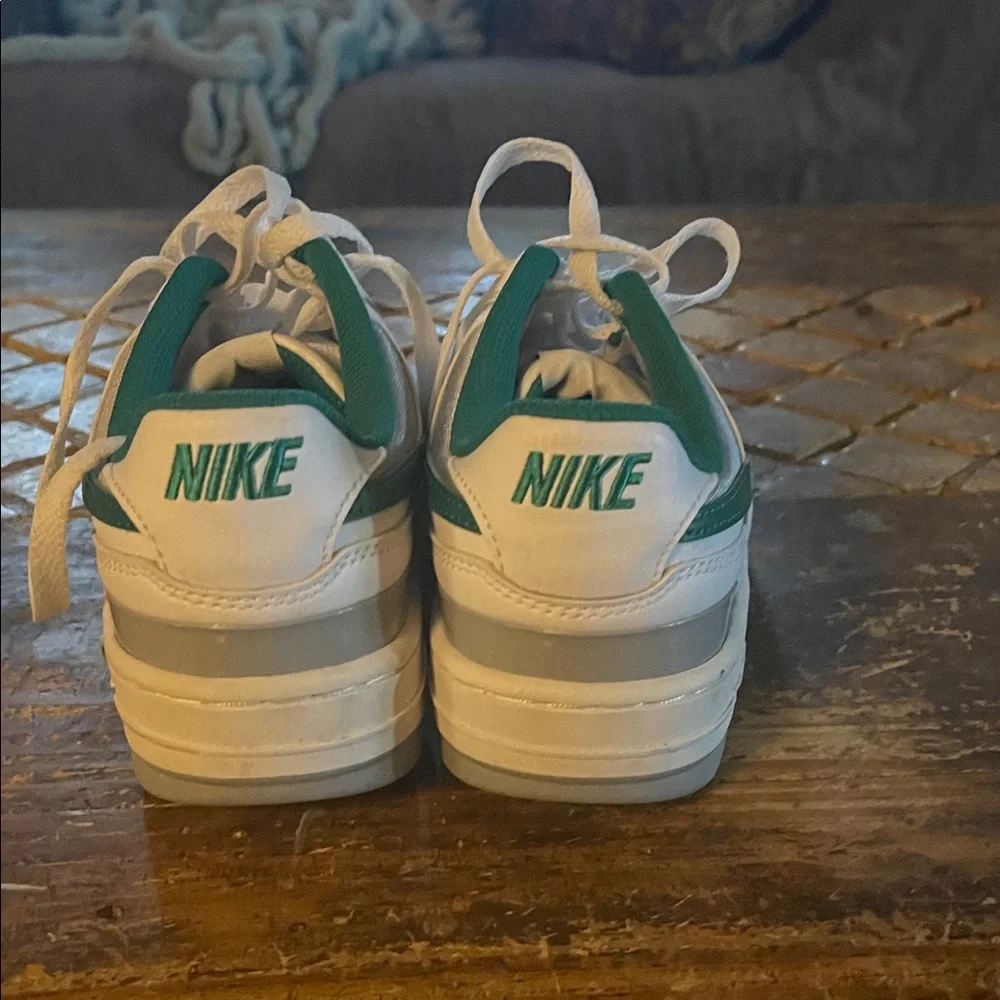 Nike  White and green Sneakers - Picture 6 of 6